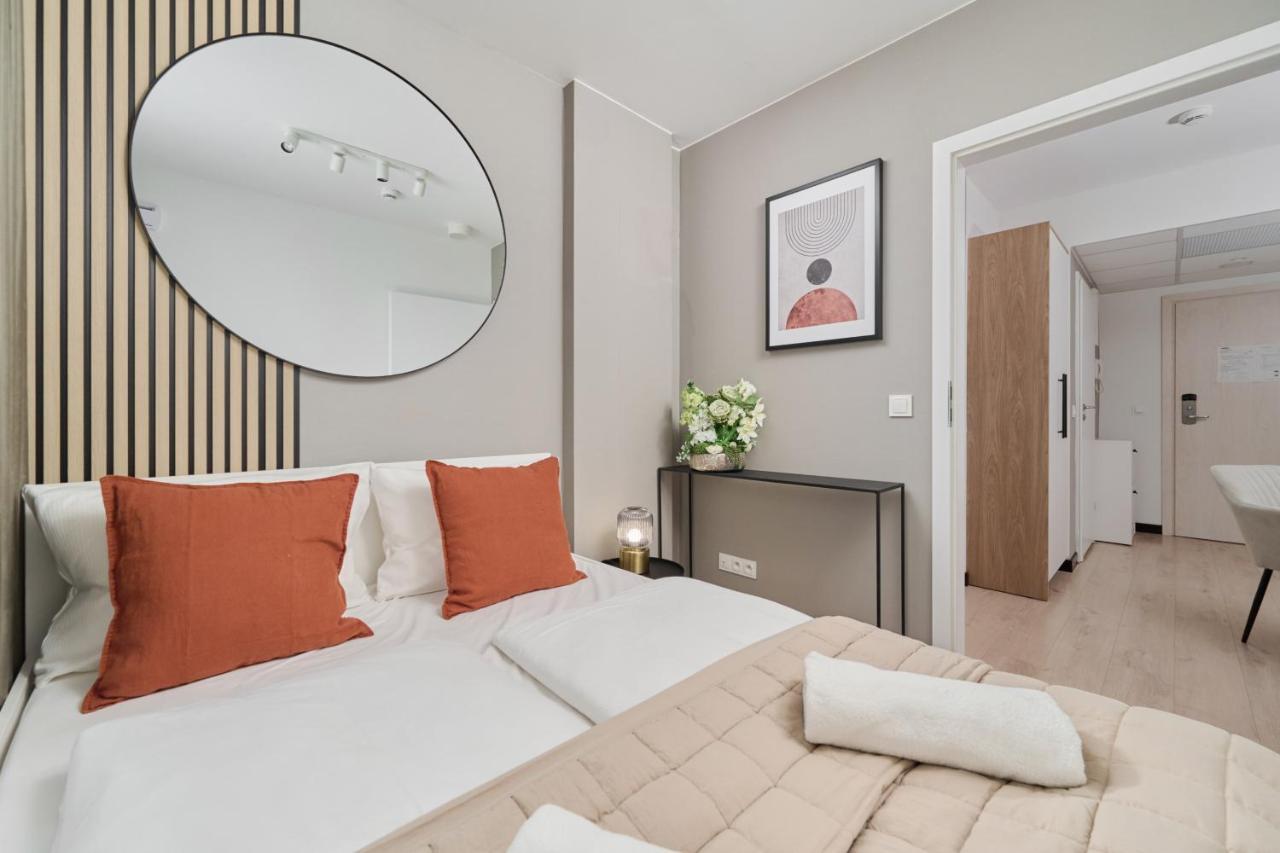 Wroclavia Apartments Dyrekcyjna By Noclegi Renters Wroclaw Dış mekan fotoğraf